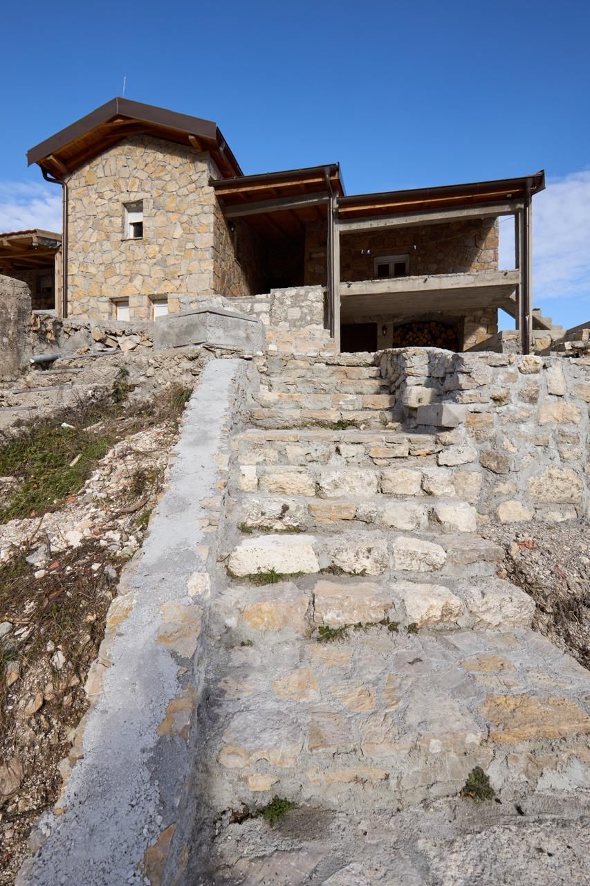 House in Cetinje, Montenegro, 200 m² - picture 1