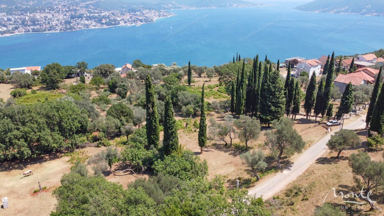 Land in Herceg-Novi, Montenegro, 2 391 m² - picture 1