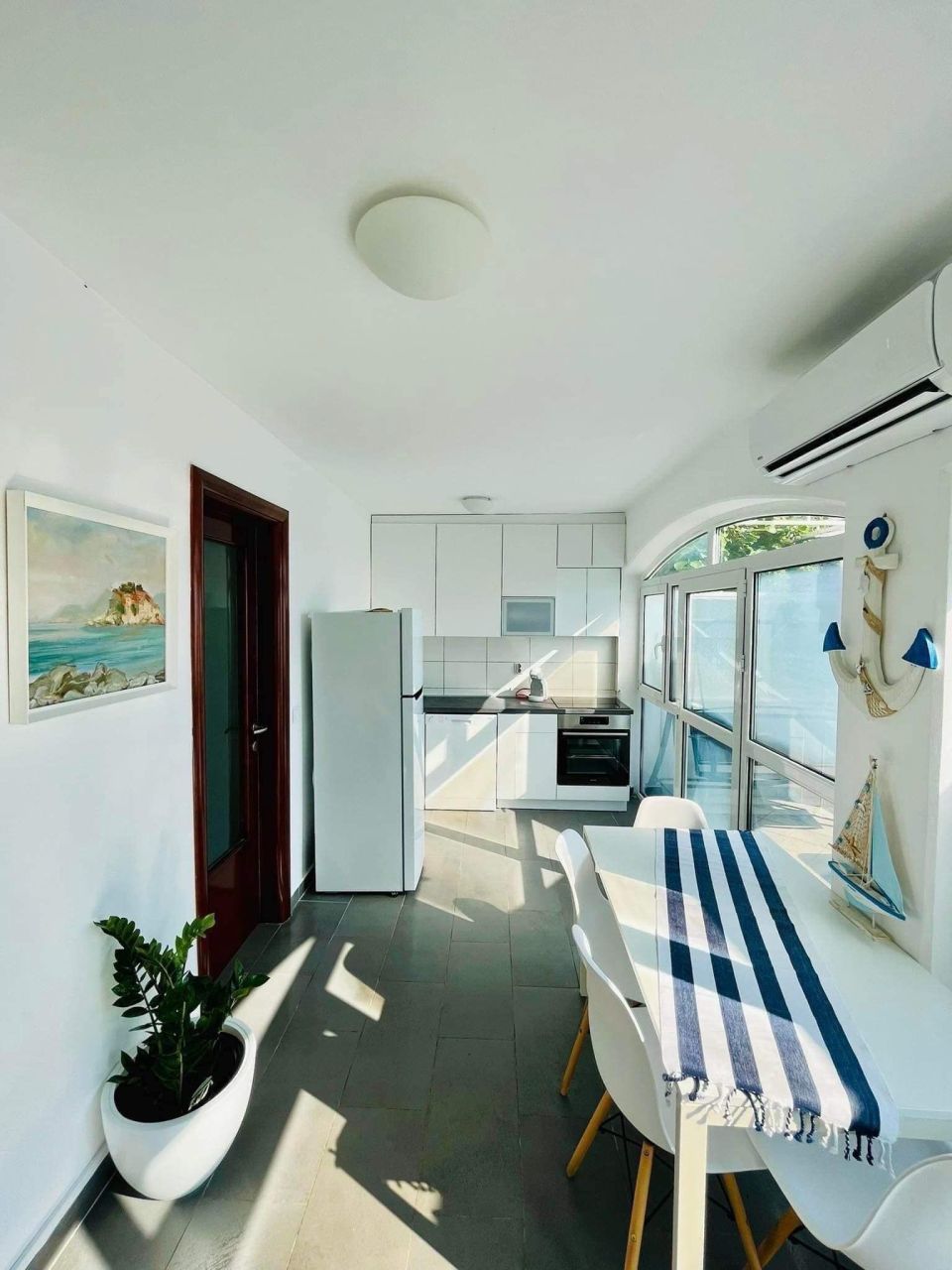 Apartment in Sveti Stefan, Montenegro, 80 m² - picture 1