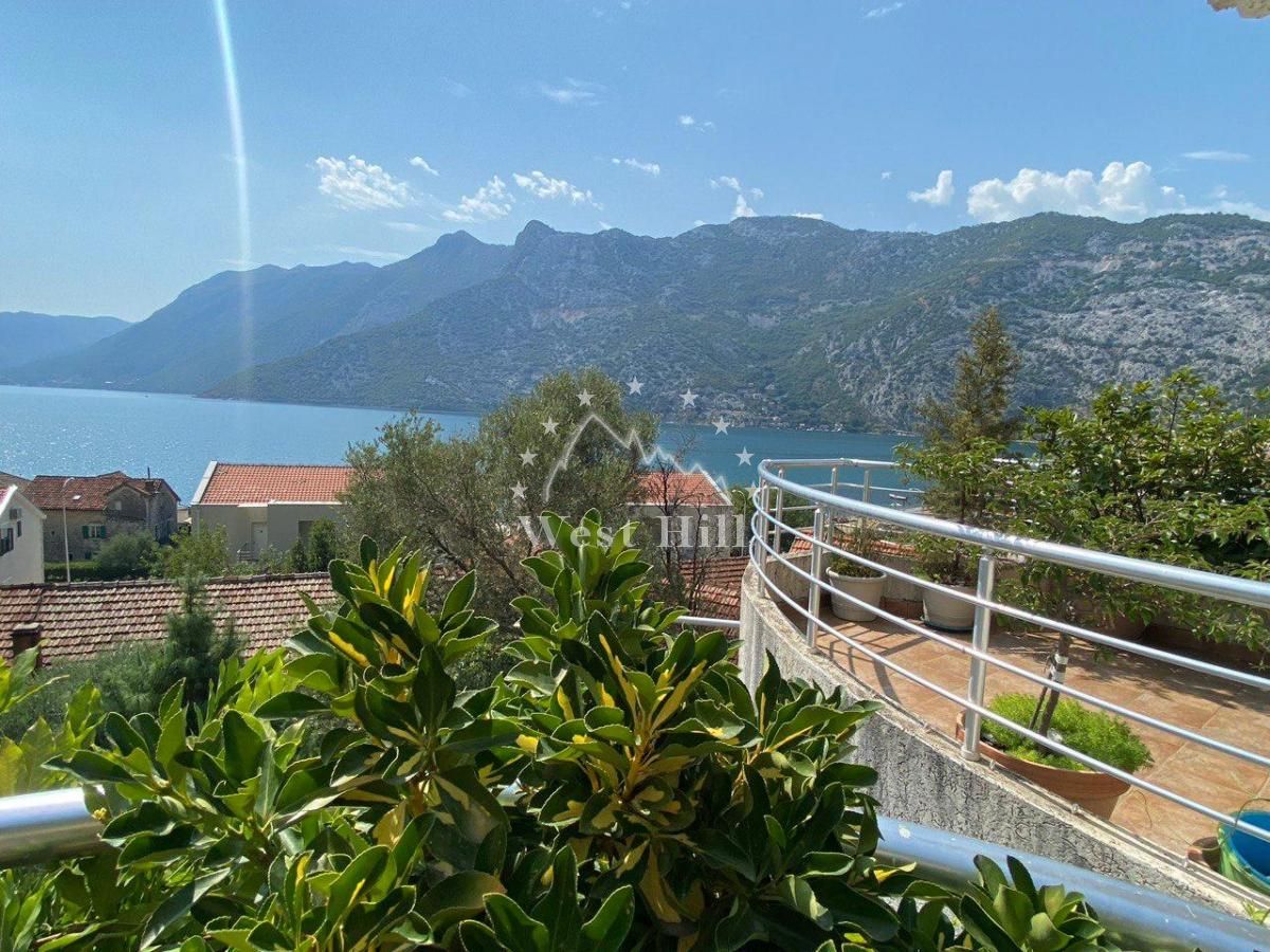 Apartment in Risan, Montenegro, 140 m² - picture 1