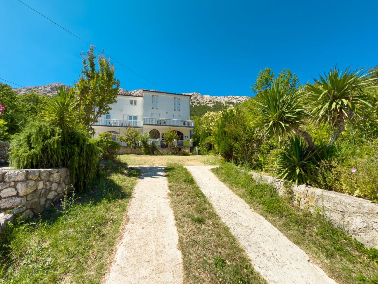Hôtel Baška, Croatie, 295 m² - image 1