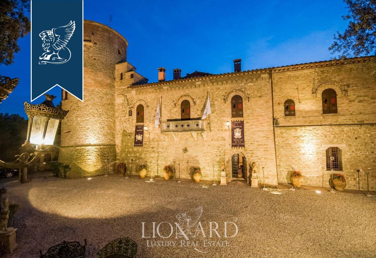 Castle in Deruta, Italy, 2 500 m² - picture 1