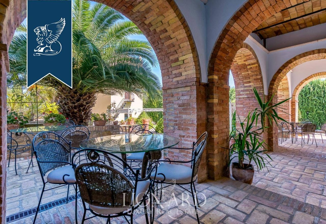 Villa en Silvi, Italia, 1 840 m² - imagen 4