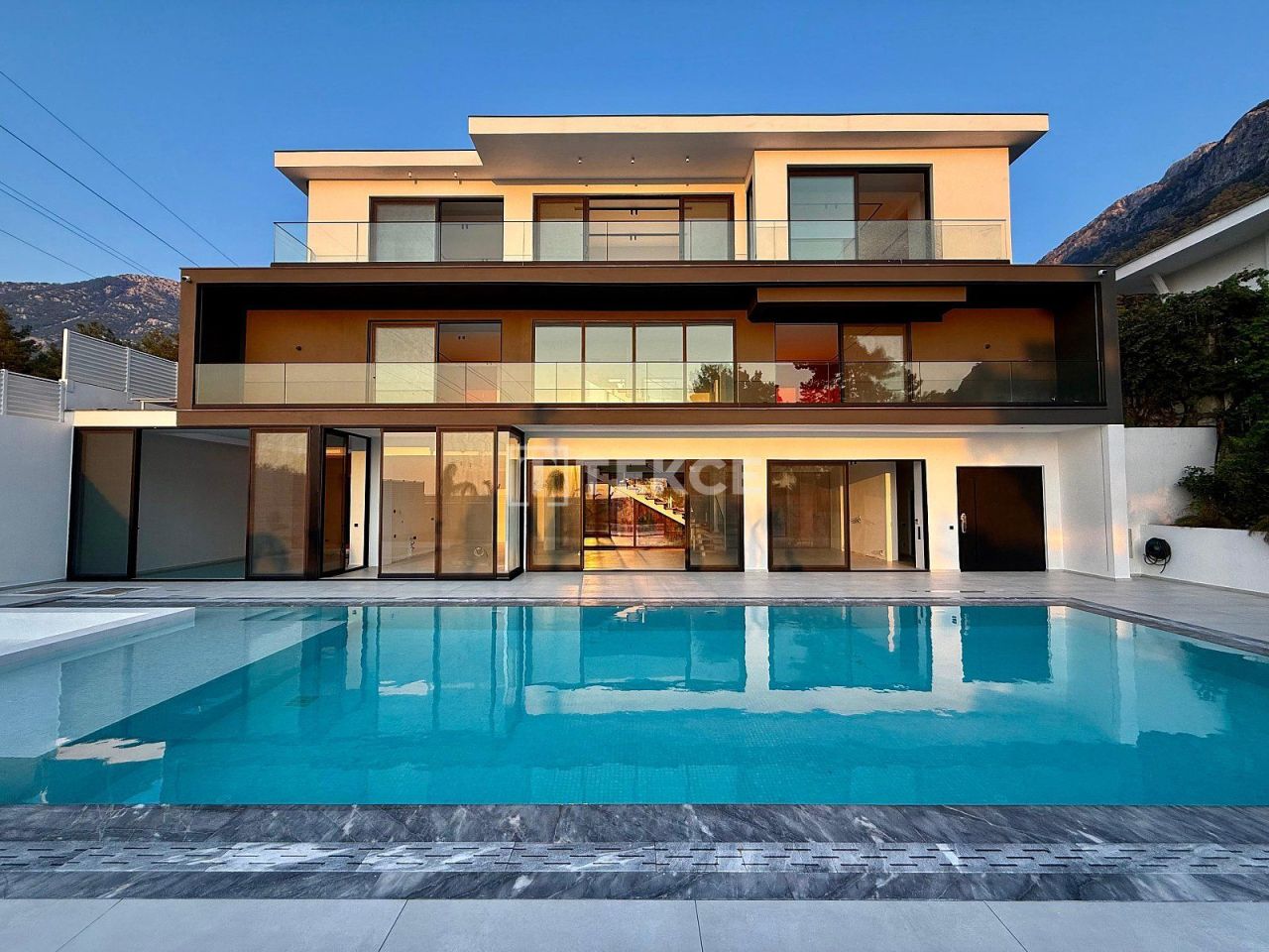 Villa à Fethiye, Turquie, 330 m² - image 1