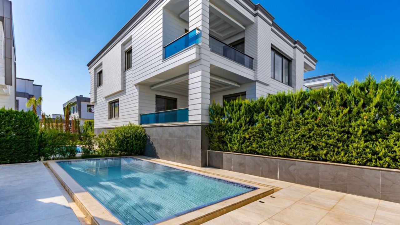Villa en Antalya, Turquia, 380 m² - imagen 1