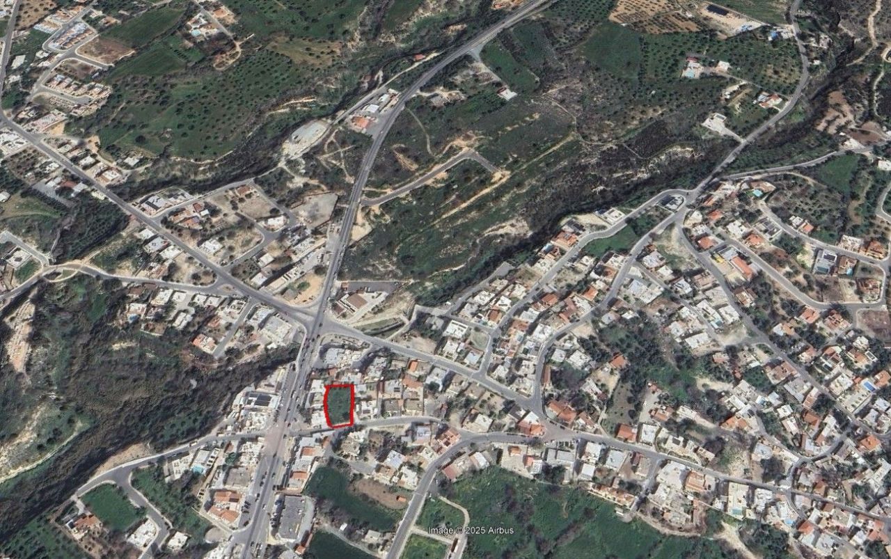 Terrain à Paphos, Chypre, 1 049 m² - image 1