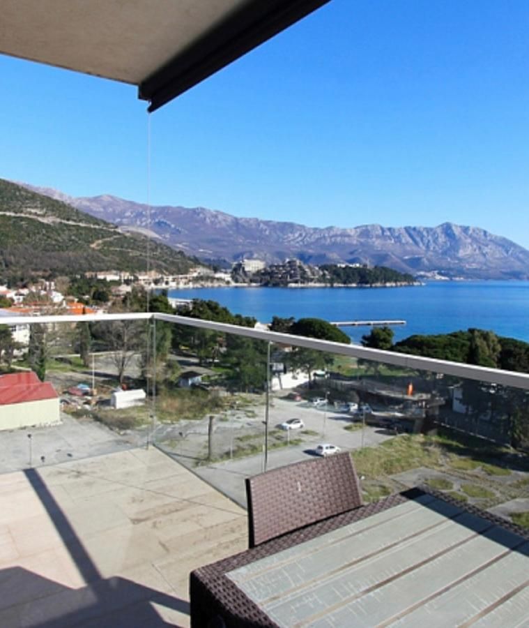 Piso en Budva, Montenegro, 85 m² - imagen 1