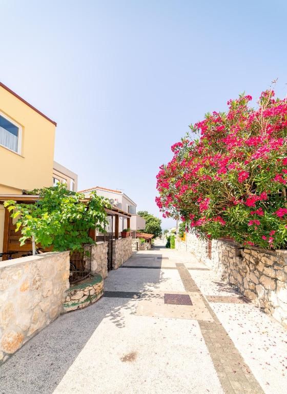 Hotel Novalja, Croatia, 365 m² - picture 1