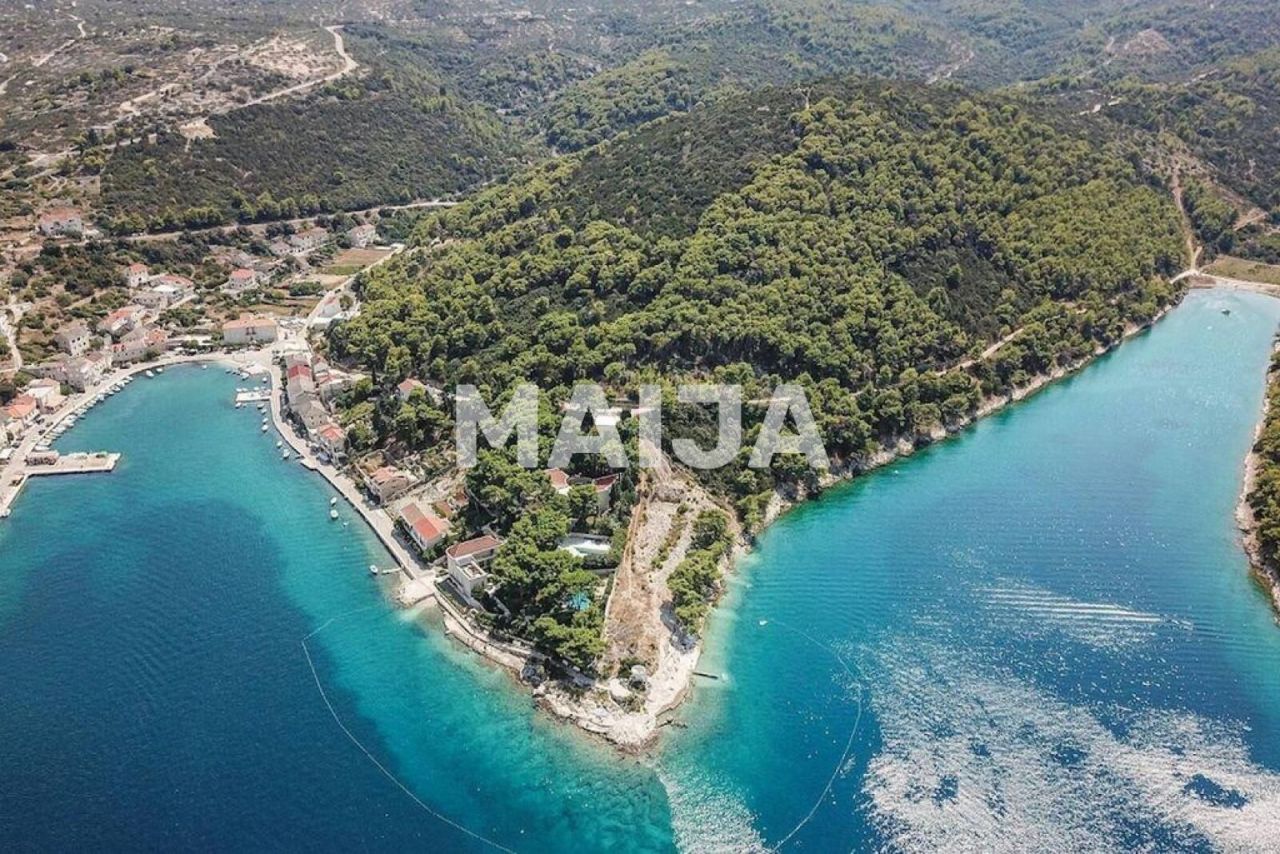 Land in Split, Croatia, 2 748 m² - picture 1