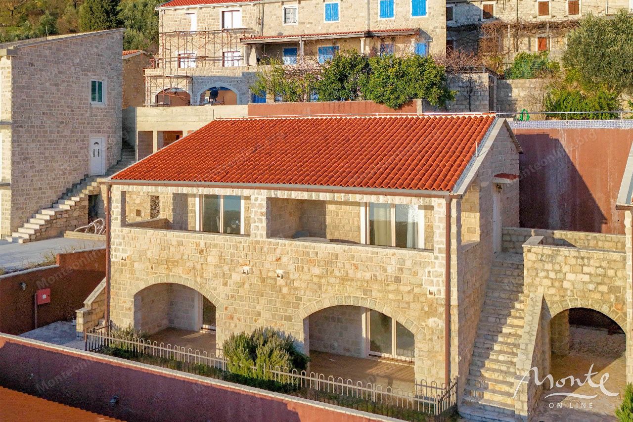 Flat in Budva, Montenegro, 46 m² - picture 1
