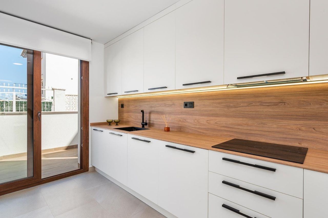 Bungalow in Torrevieja, Spain, 63 m² - picture 17