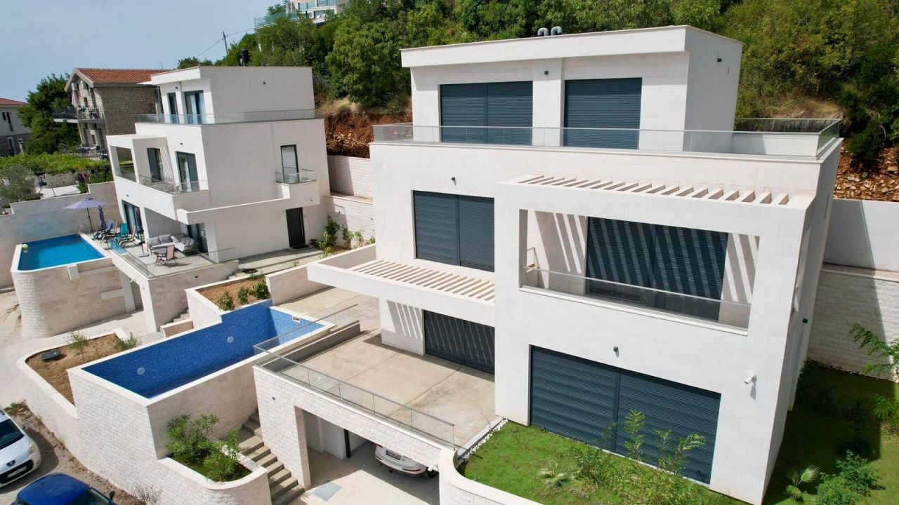 Villa en Budva, Montenegro, 184 m² - imagen 1