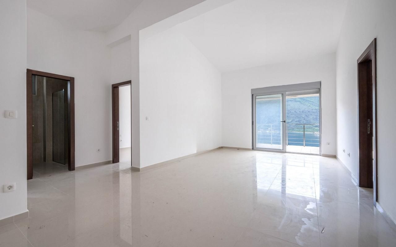 Appartamento a Dobrota, Montenegro, 103 m² - foto 3