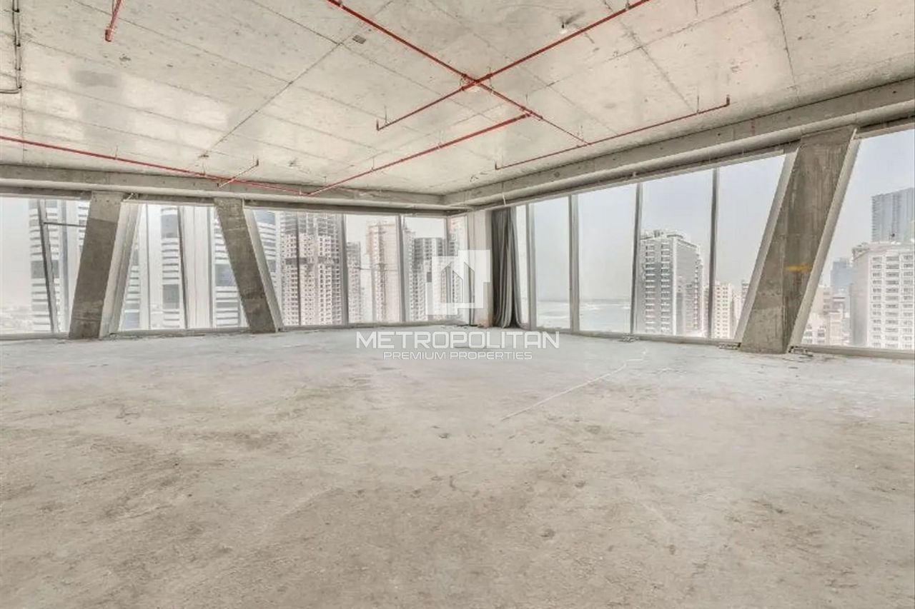 Office in Dubai, UAE, 115 m² - picture 1