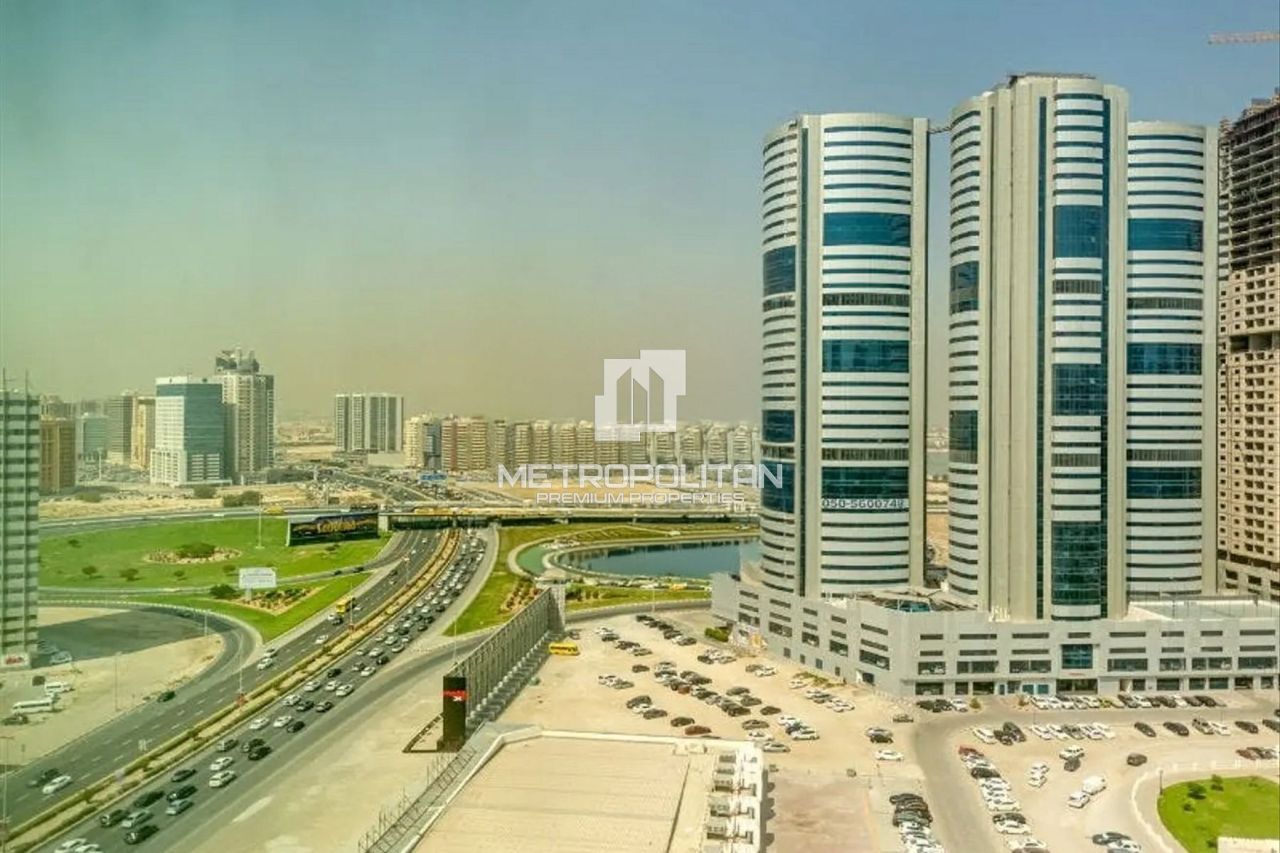 Office in Dubai, UAE, 115 m² - picture 1