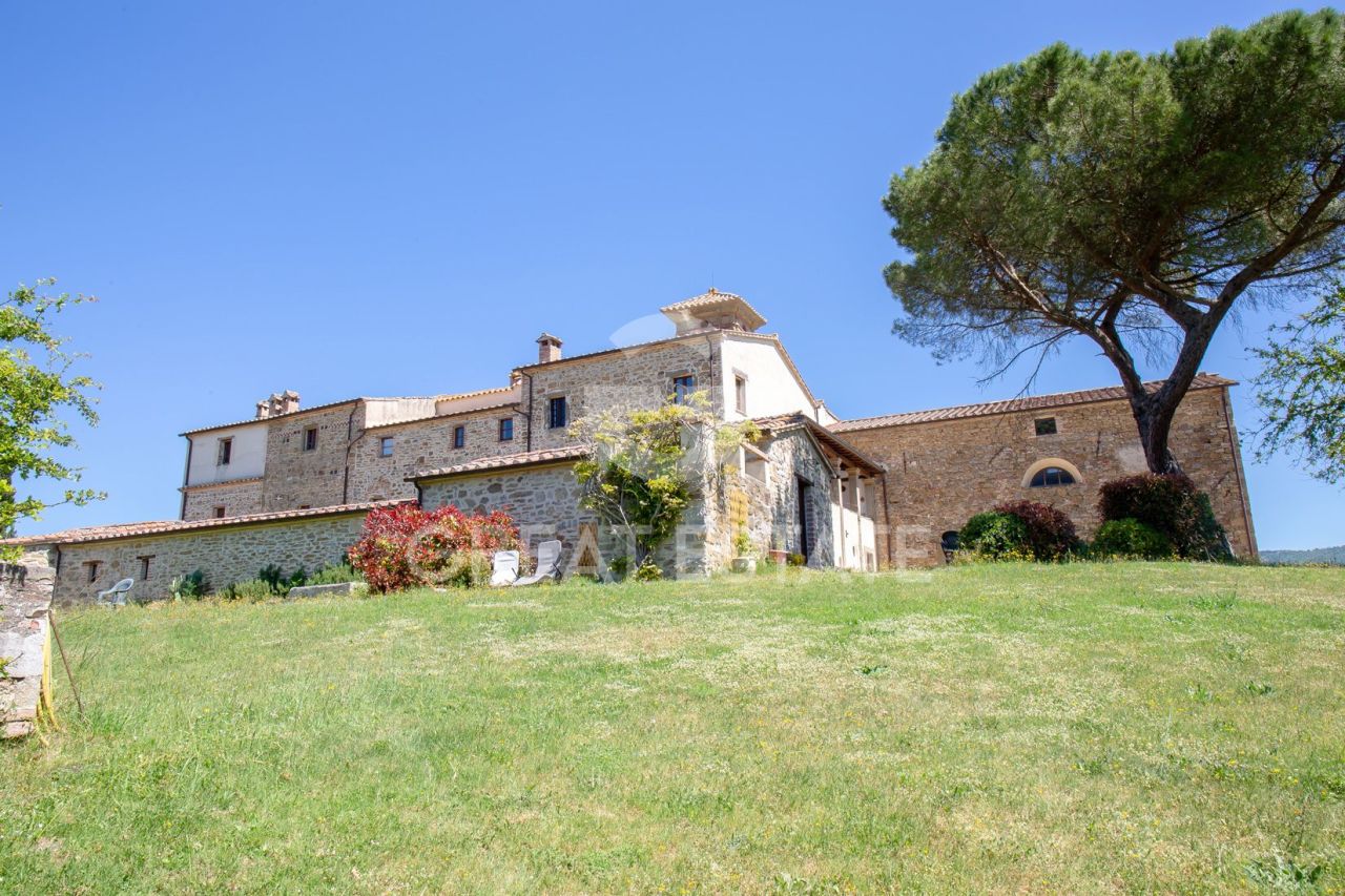 Castle in Passignano sul Trasimeno, Italy, 1 177.95 m² - picture 1