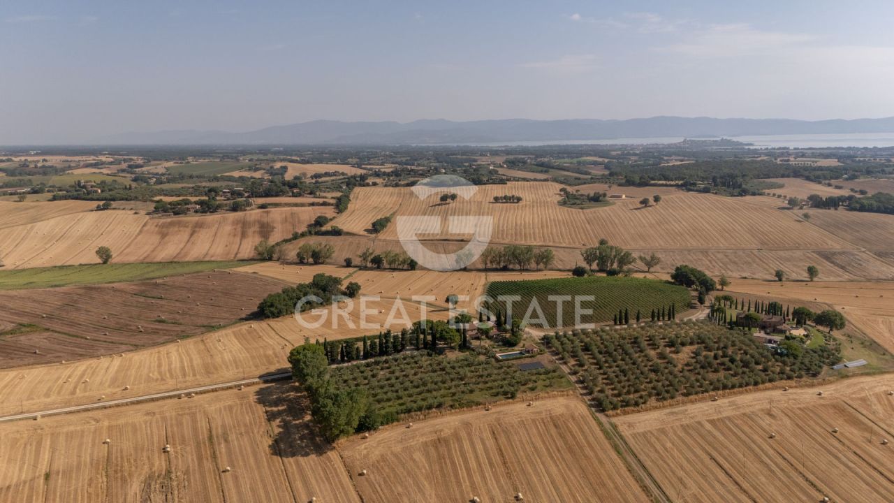 House in Castiglione del Lago, Italy, 498.5 m² - picture 6