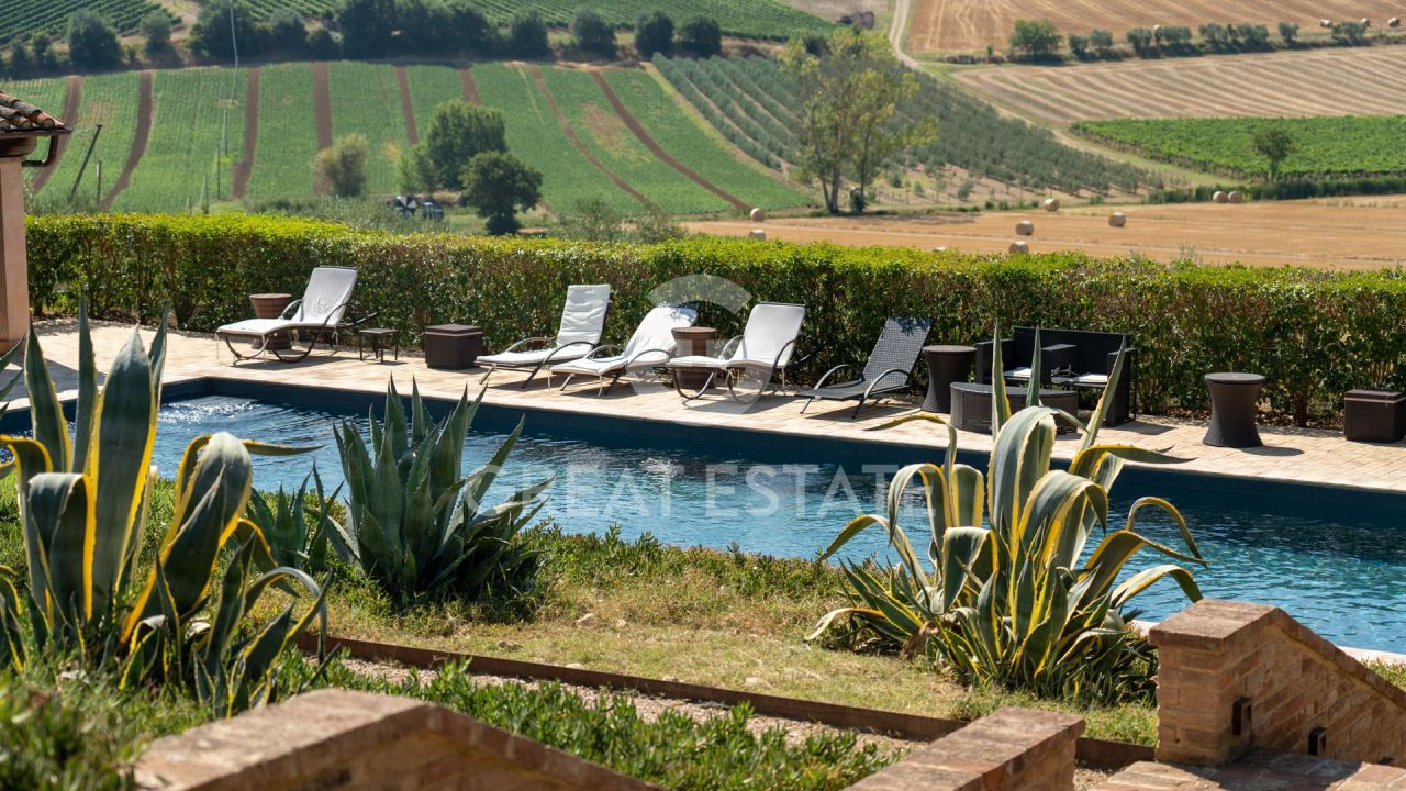 House in Castiglione del Lago, Italy, 498.5 m² - picture 18