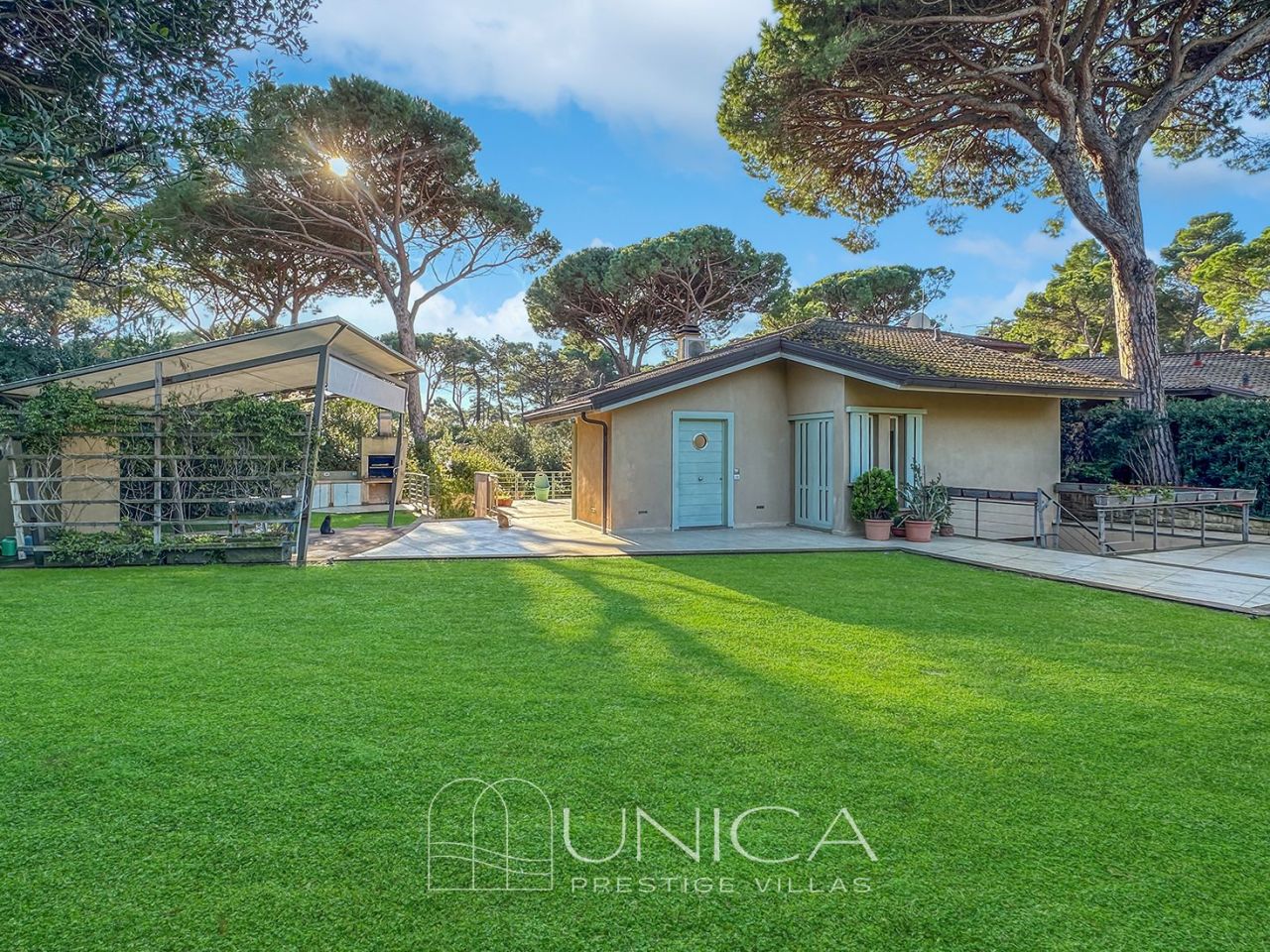 Villa in Castiglione della Pescaia, Italy, 260 m² - picture 2