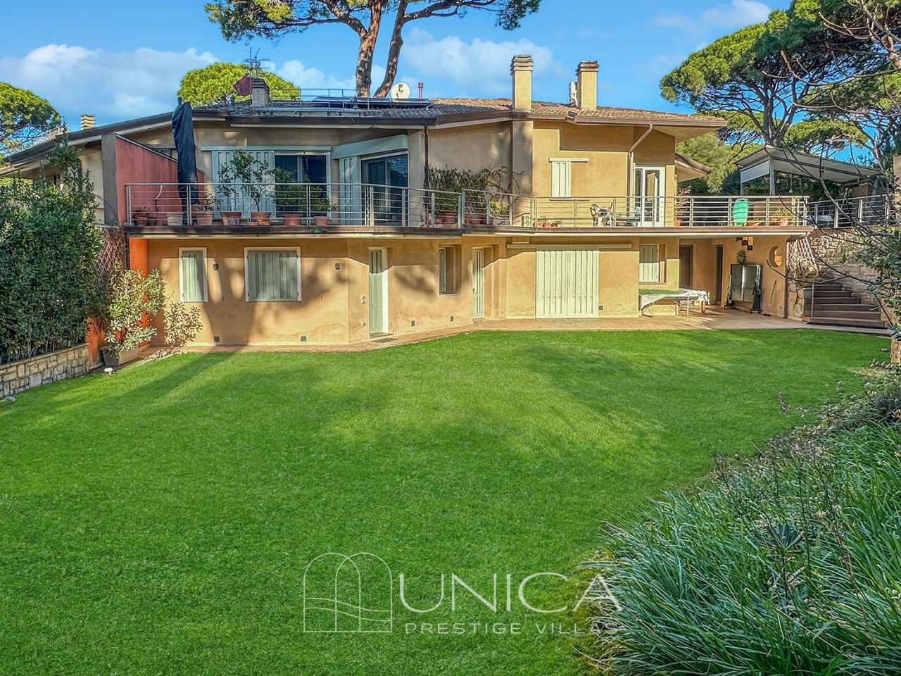 Villa en Roccamare, Italia, 260 m² - imagen 1