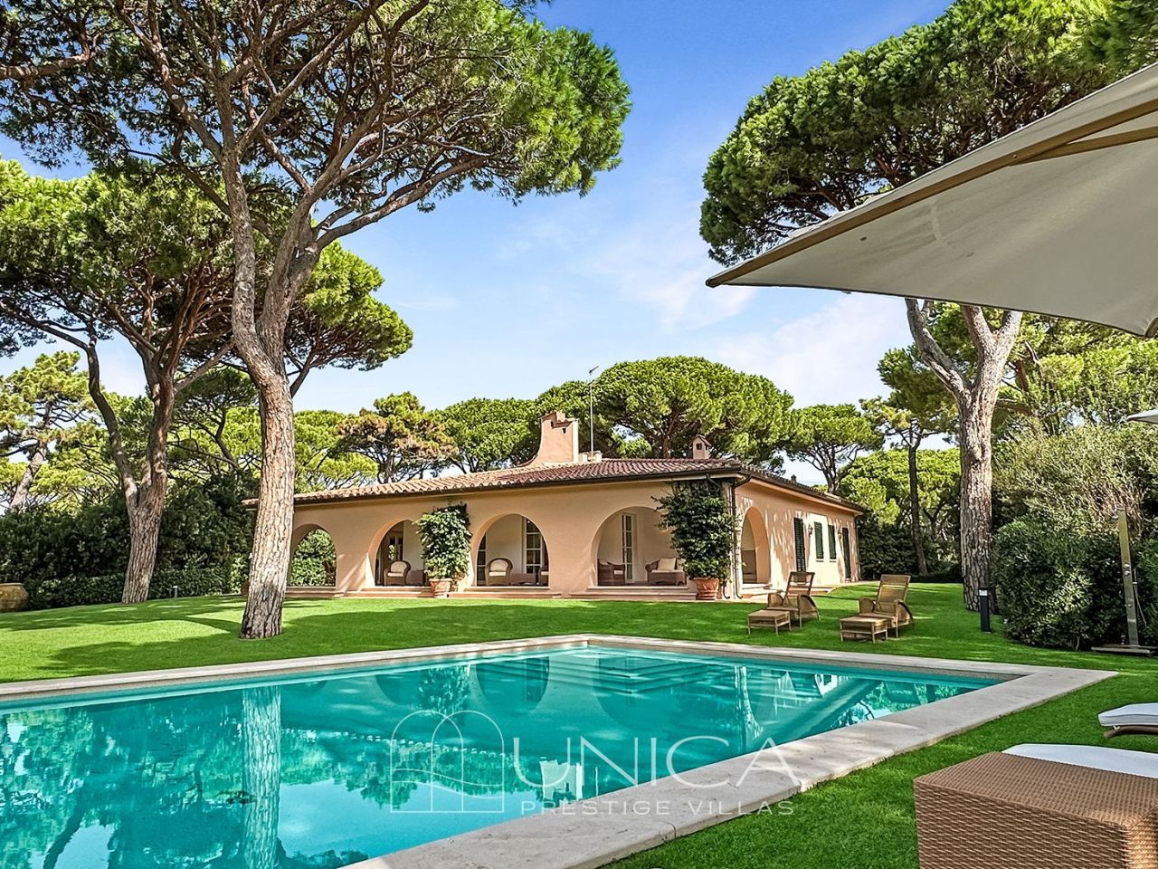 Villa à Roccamare, Italie, 400 m² - image 1
