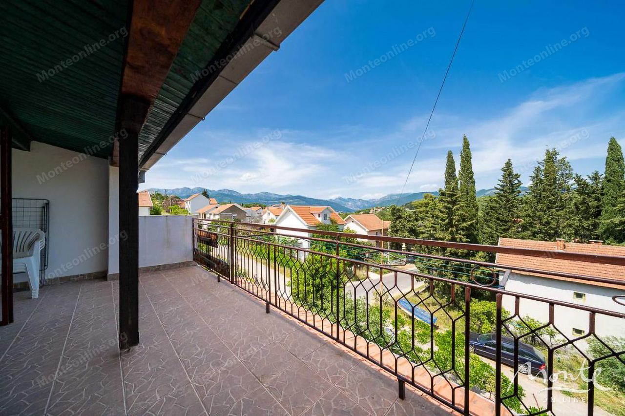 Haus in Tivat, Montenegro, 250 m² - Foto 1