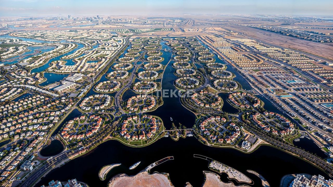 Apartment in Dubai, UAE, 183 m² - picture 1