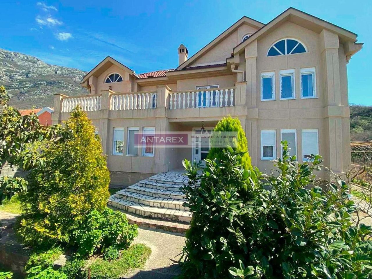 Villa in Sutomore, Montenegro, 242 m² - picture 1