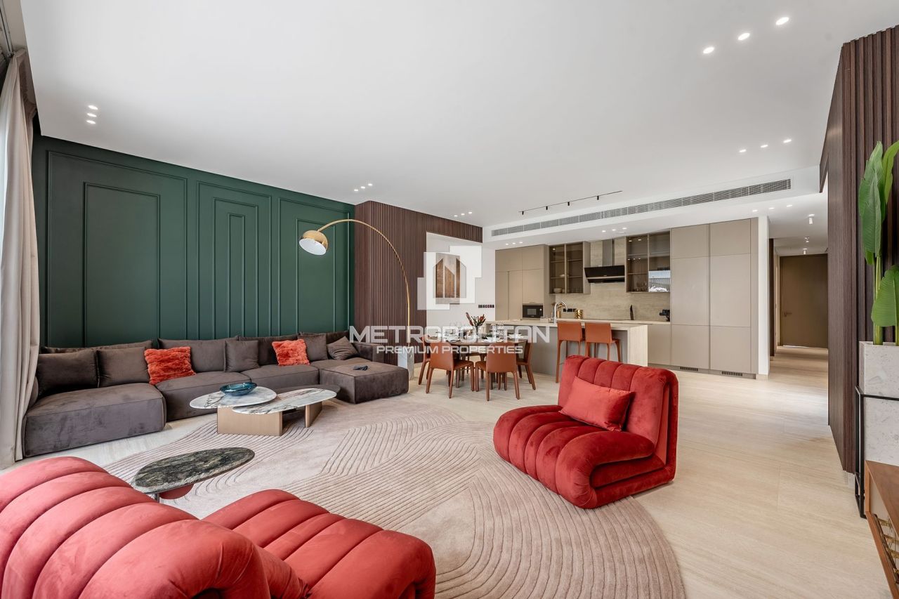 Casa adosada en Dubái, EAU, 311 m² - imagen 1