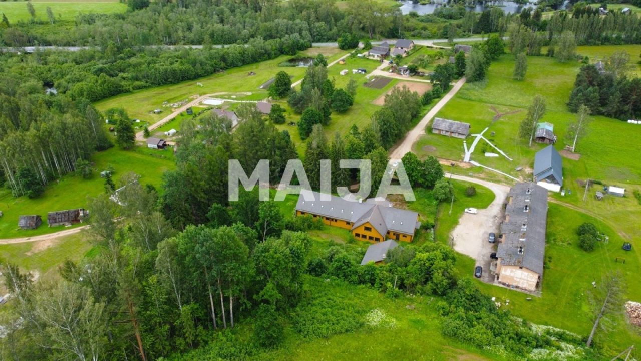 Casa en Võru, Estonia, 526.6 m² - imagen 9