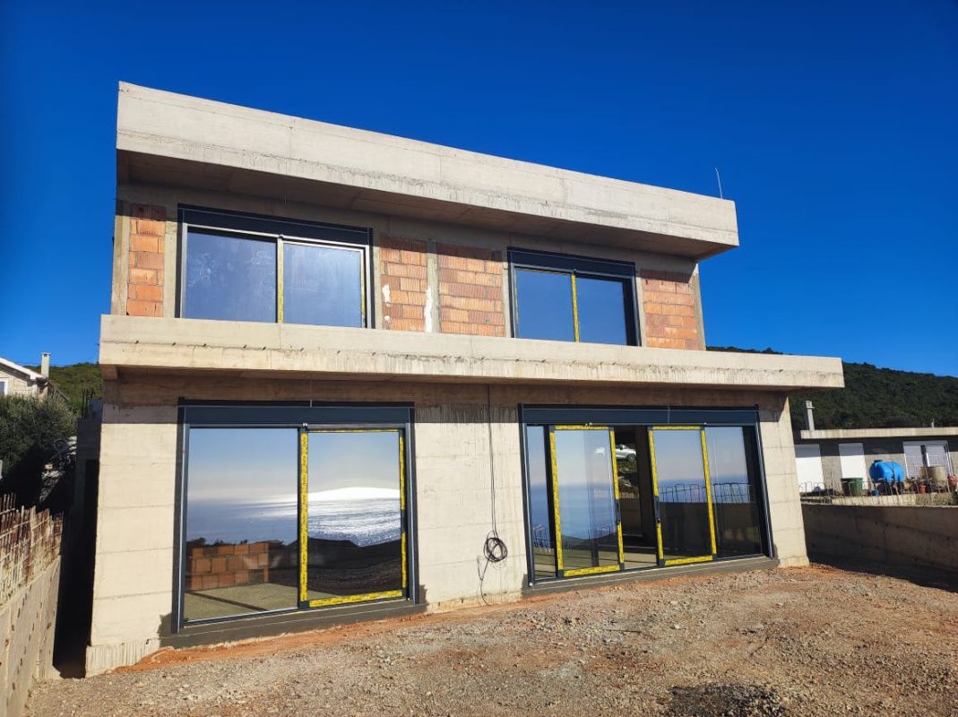 Maison à Krimovica, Monténégro, 250 m² - image 1