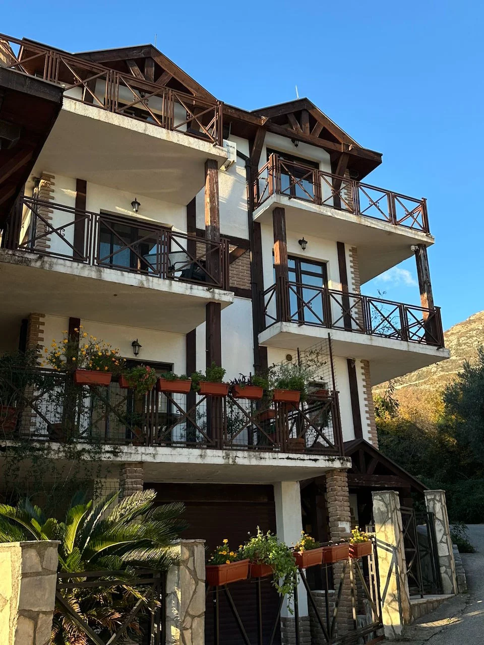 Villa in Becici, Montenegro, 297 m² - picture 1