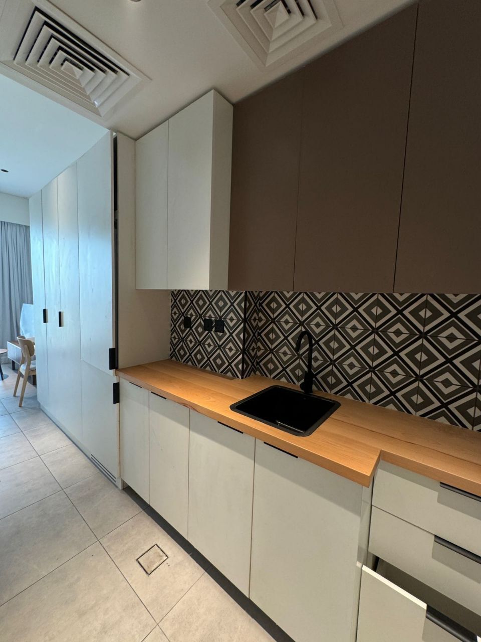 Estudio en Dubái, EAU, 25 m² - imagen 1