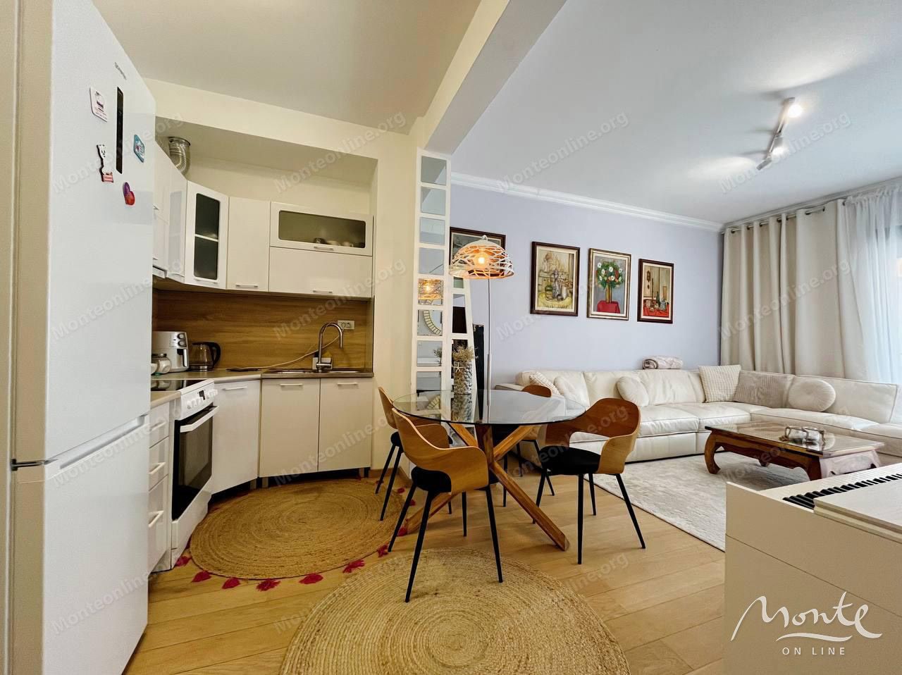 Piso en Tivat, Montenegro, 64 m² - imagen 1