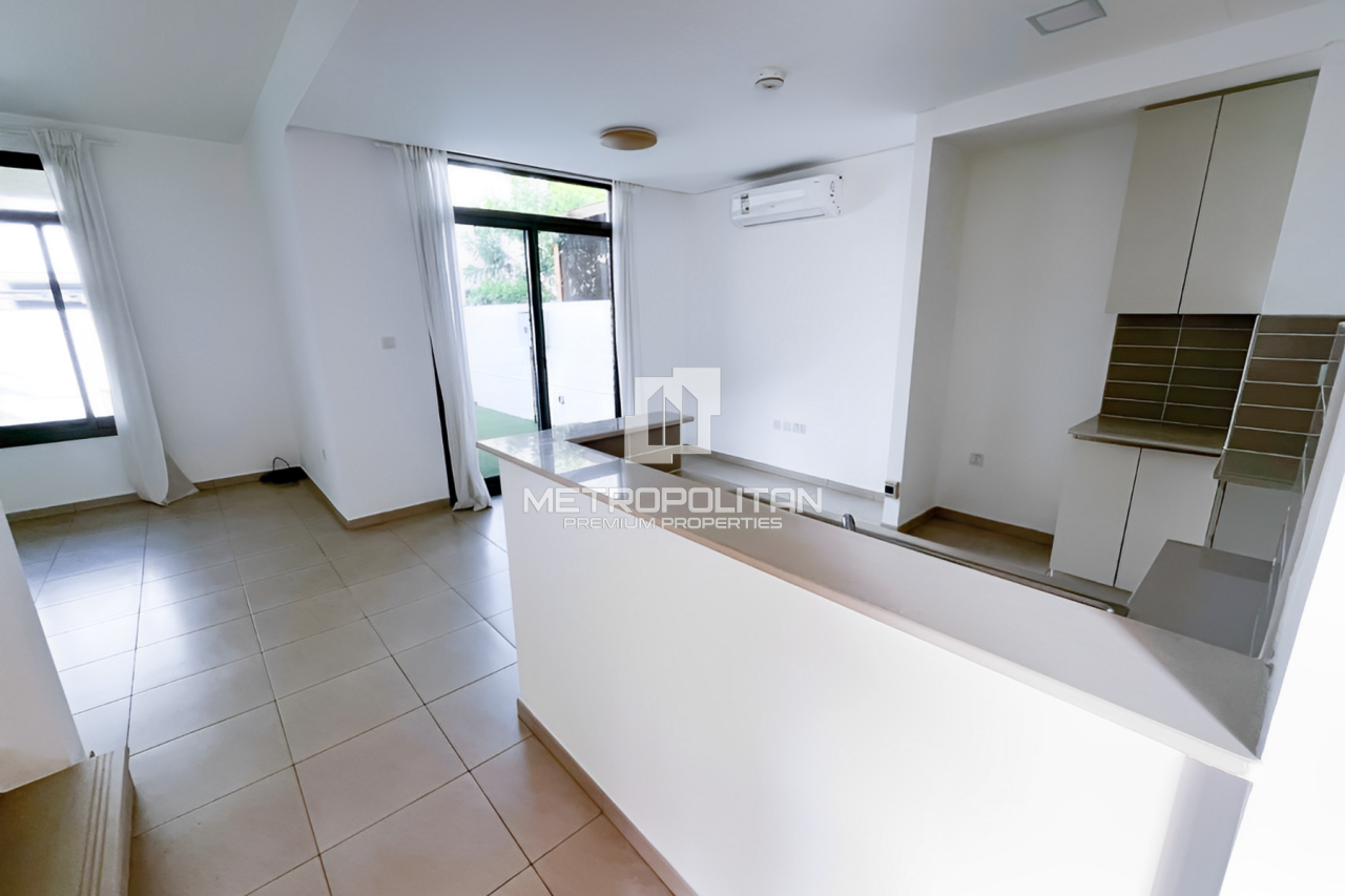 Townhouse in Dubai, UAE, 198 m² - picture 1