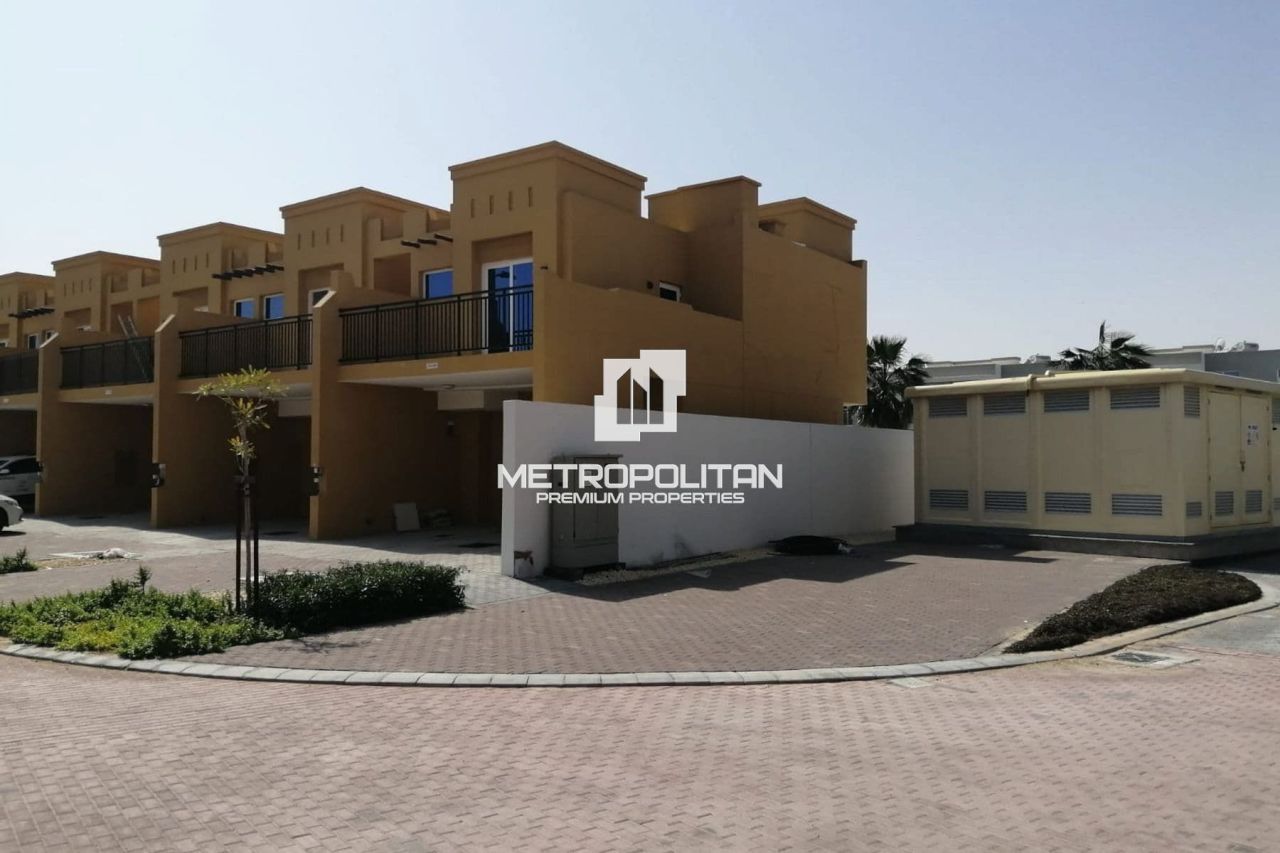 Townhouse in Dubai, UAE, 115 m² - picture 1