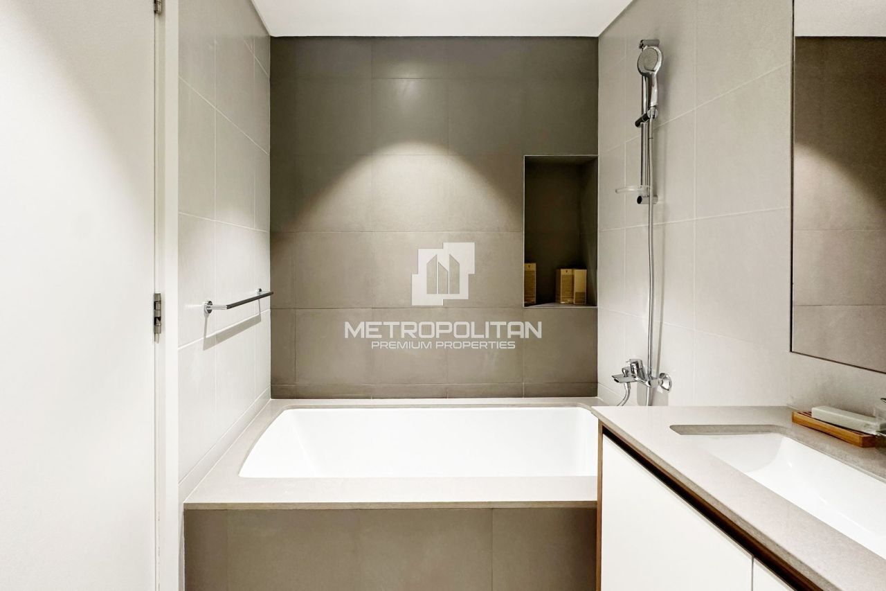 Apartment in Dubai, UAE, 154 m² - picture 10