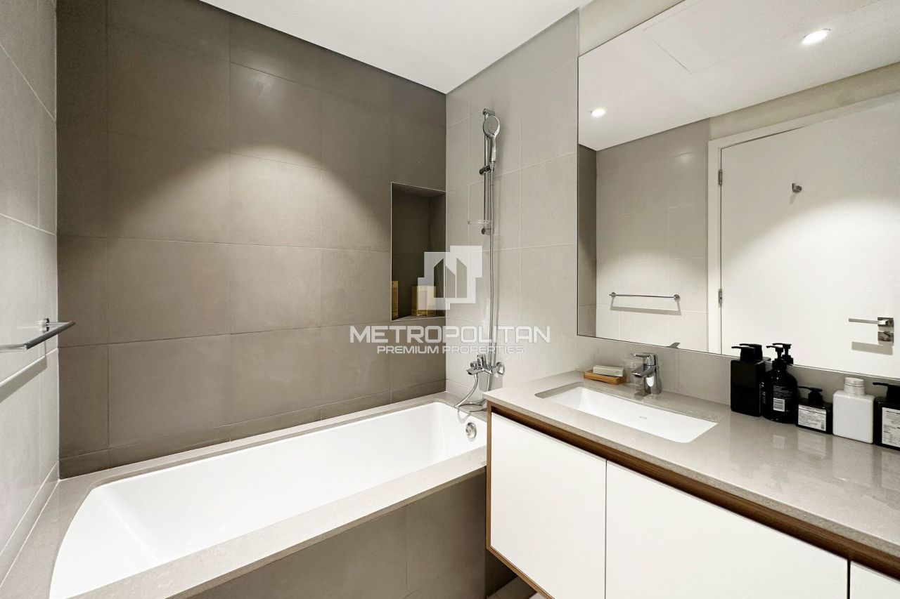 Apartment in Dubai, UAE, 154 m² - picture 11