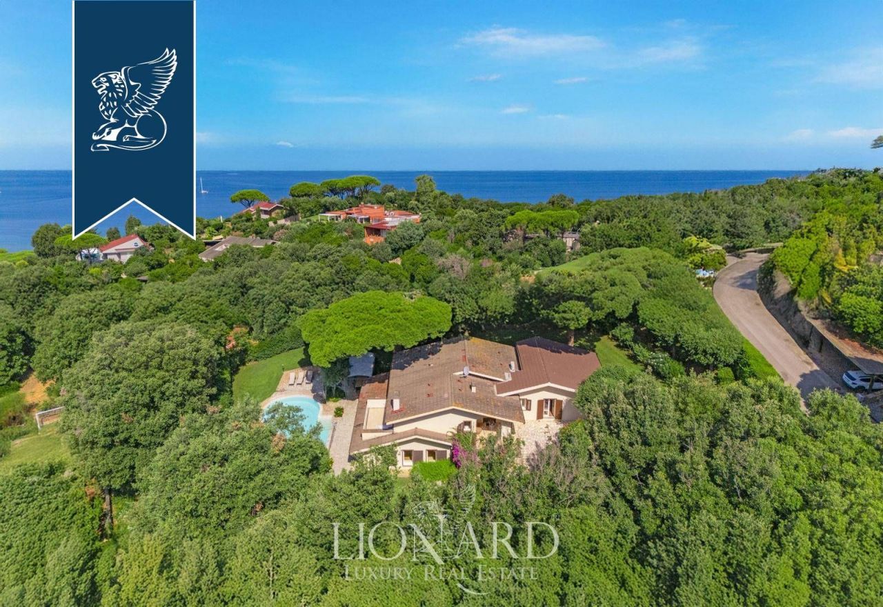 Villa in Castiglione della Pescaia, Italy, 300 m² - picture 1