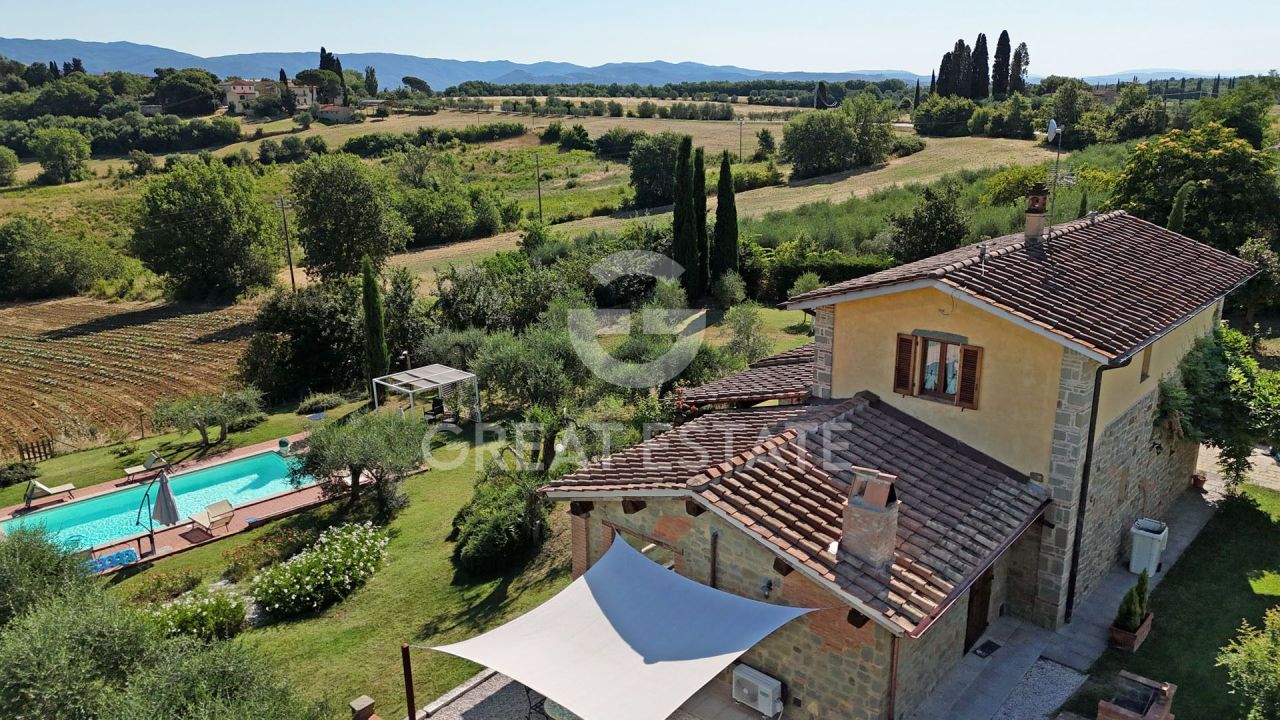 Casa en Cortona, Italia, 227.4 m² - imagen 1