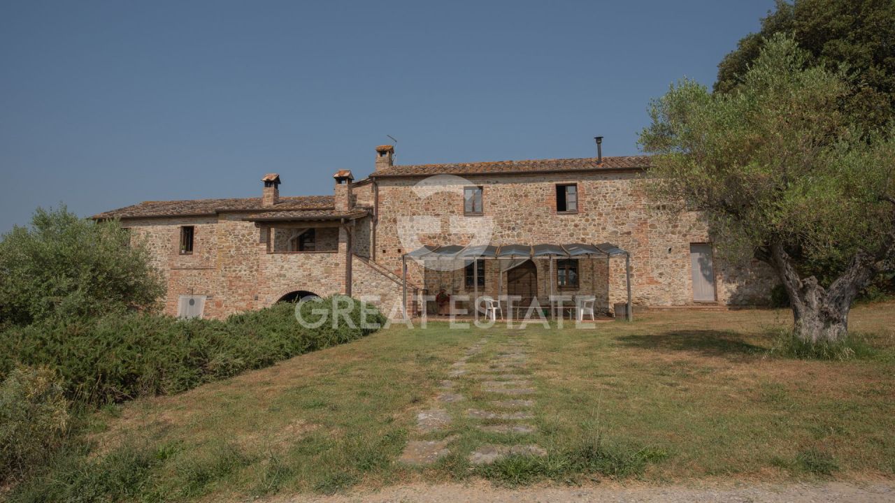 Maison à Citta della Pieve, Italie, 384.8 m² - image 1