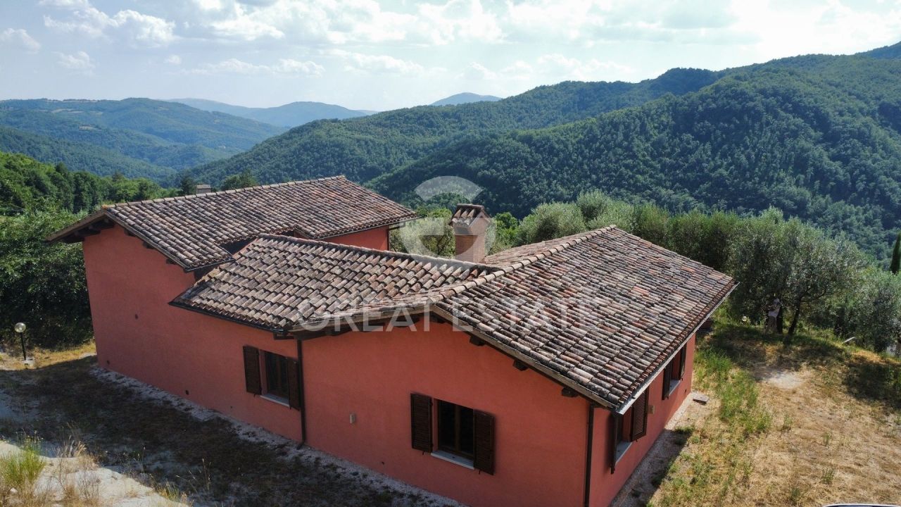 Maison à Gubbio, Italie, 120 m² - image 1