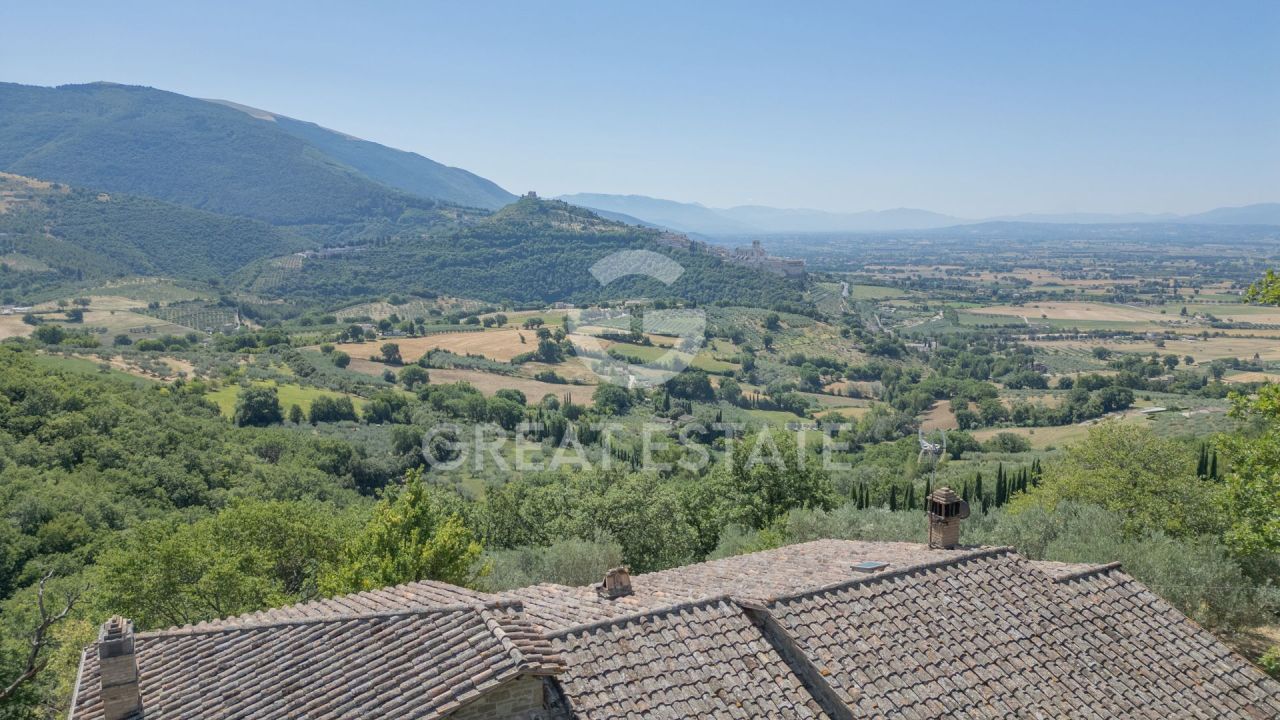House in Assisi, Italy, 477 m² - picture 1