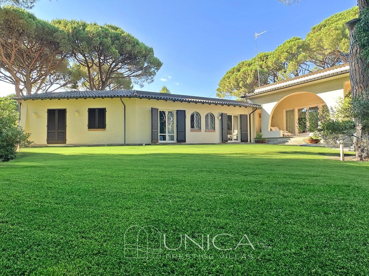 Villa en Roccamare, Italia, 250 m² - imagen 3