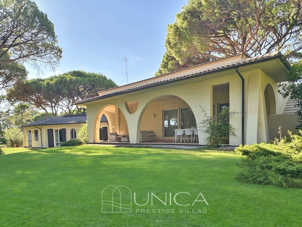 Villa en Roccamare, Italia, 250 m² - imagen 4