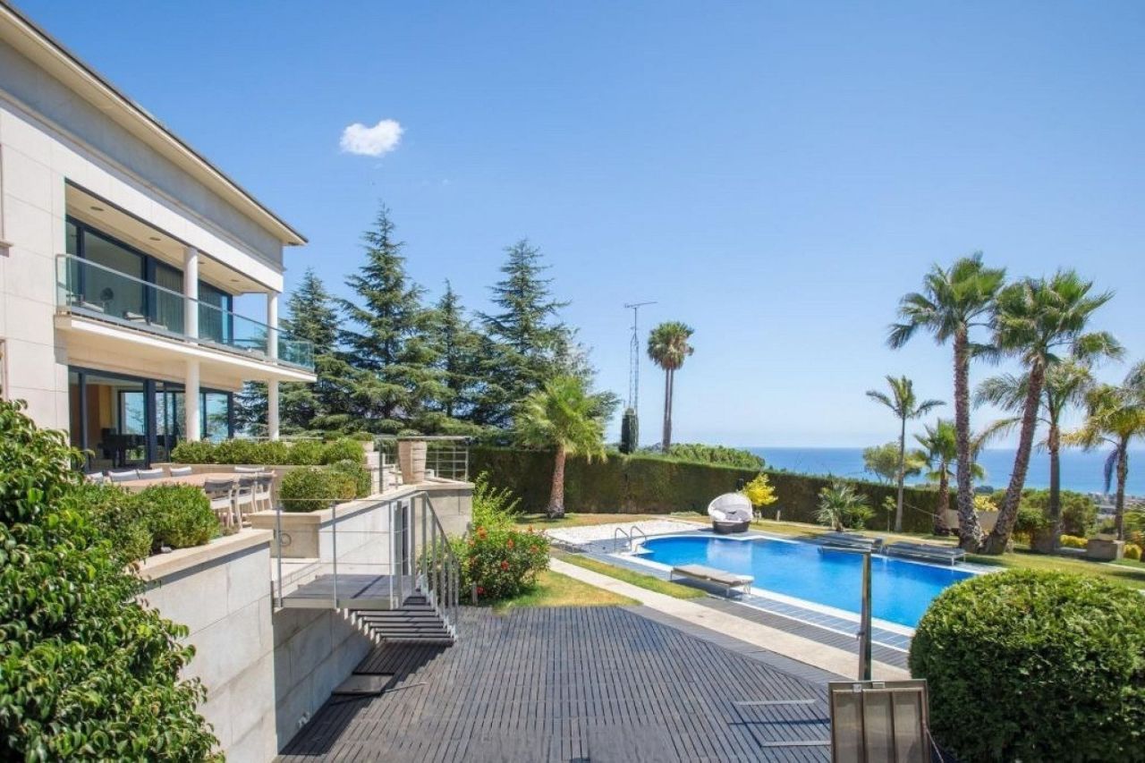 Villa in Barcelona, Spanien, 963 m² - Foto 1
