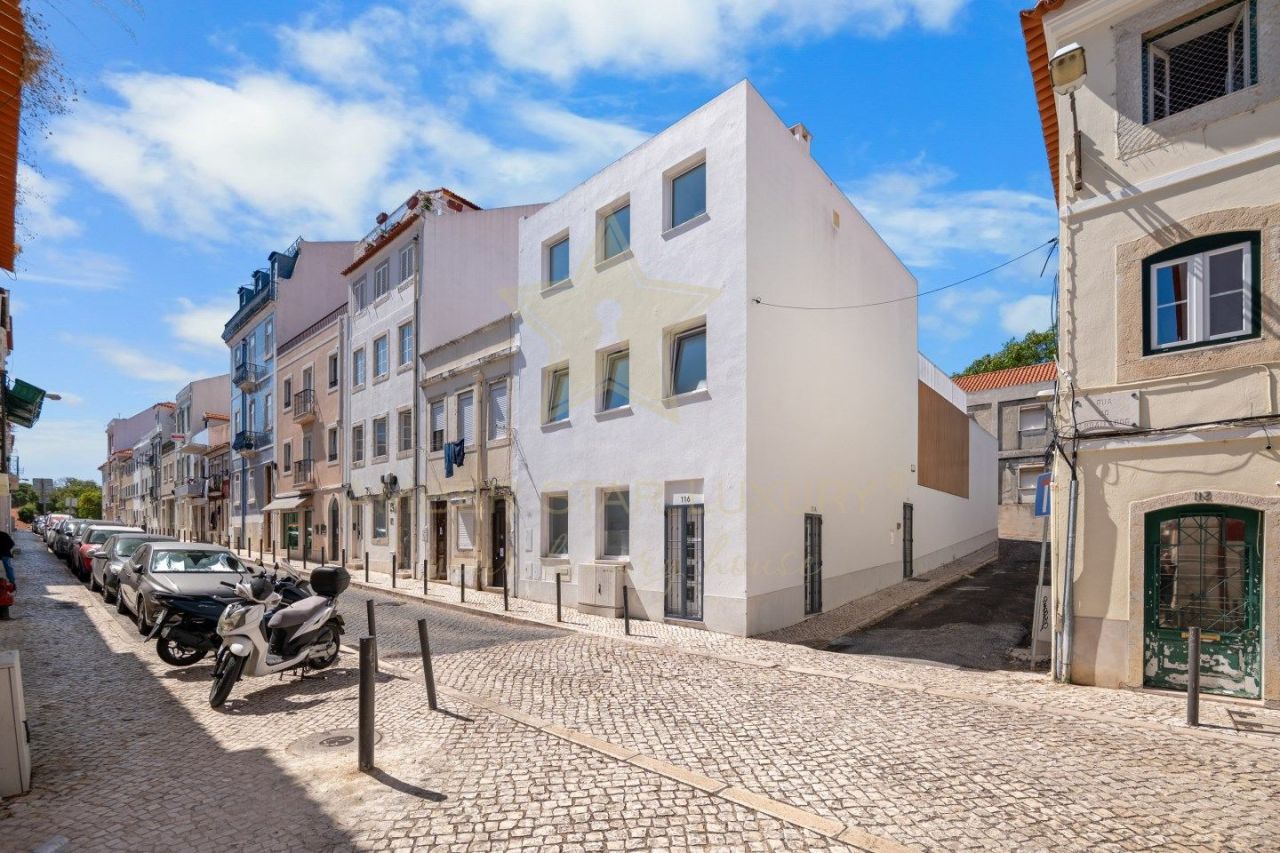 Villa in Lisbon, Portugal, 255.5 m² - picture 1