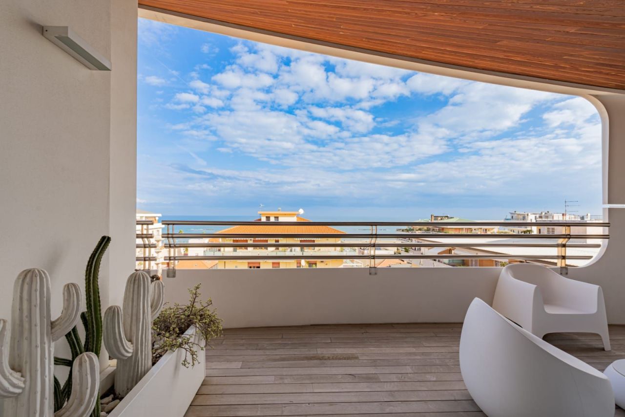 Apartment in Pescara, Italy, 600 m² - picture 1