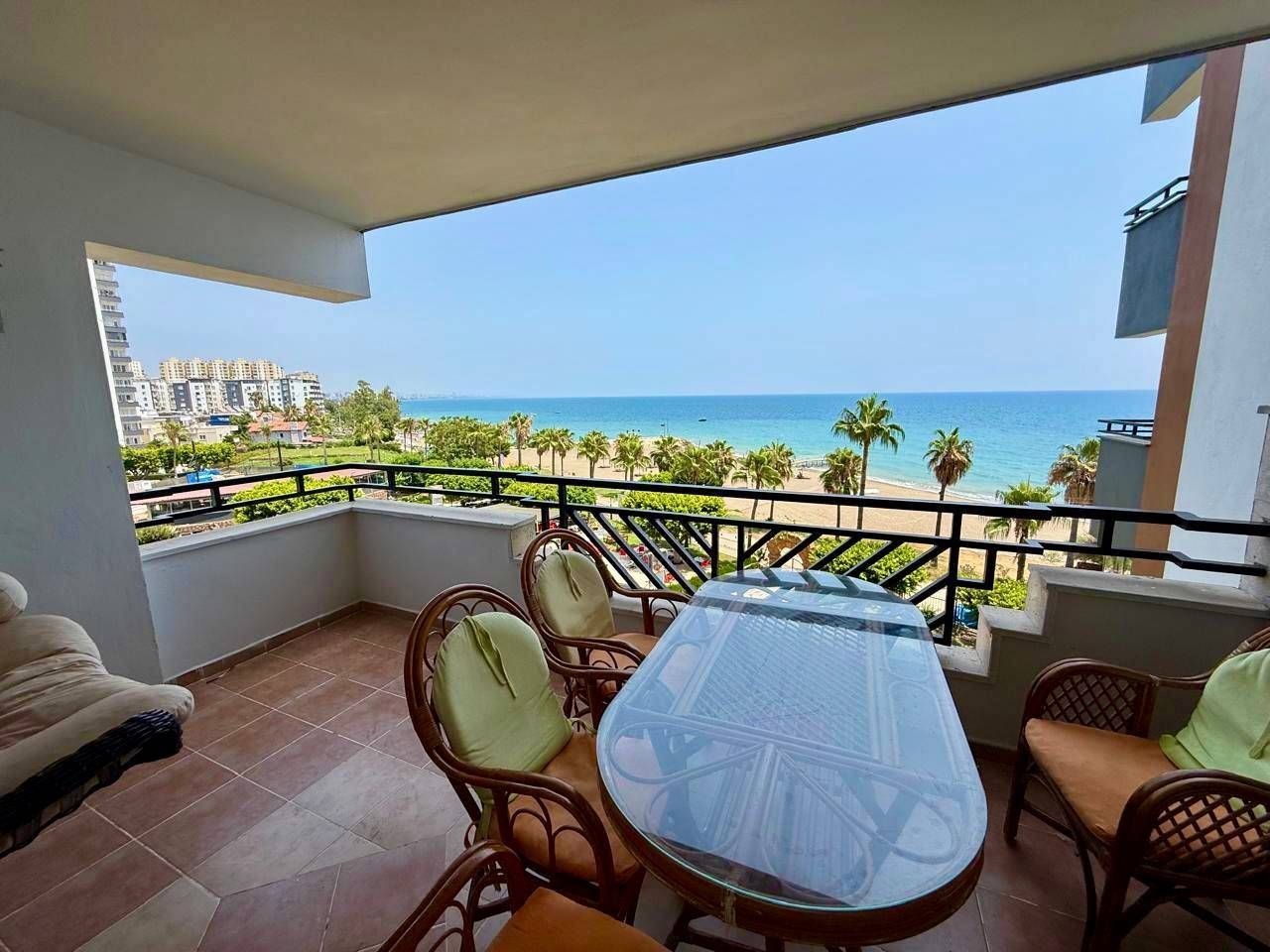 Flat in Mersin, Turkey, 190 m² - picture 1