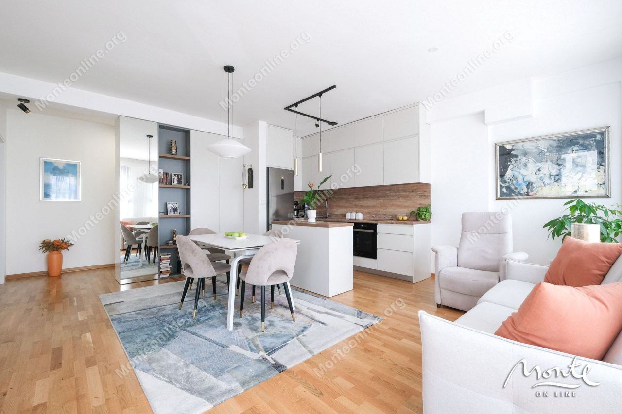 Appartement à Tivat, Monténégro, 63 m² - image 1